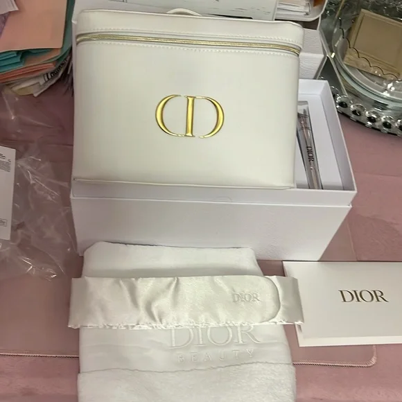 DiorVanity Case—Headband-Towel- Full Size Hyalushot - Picture 12 of 16